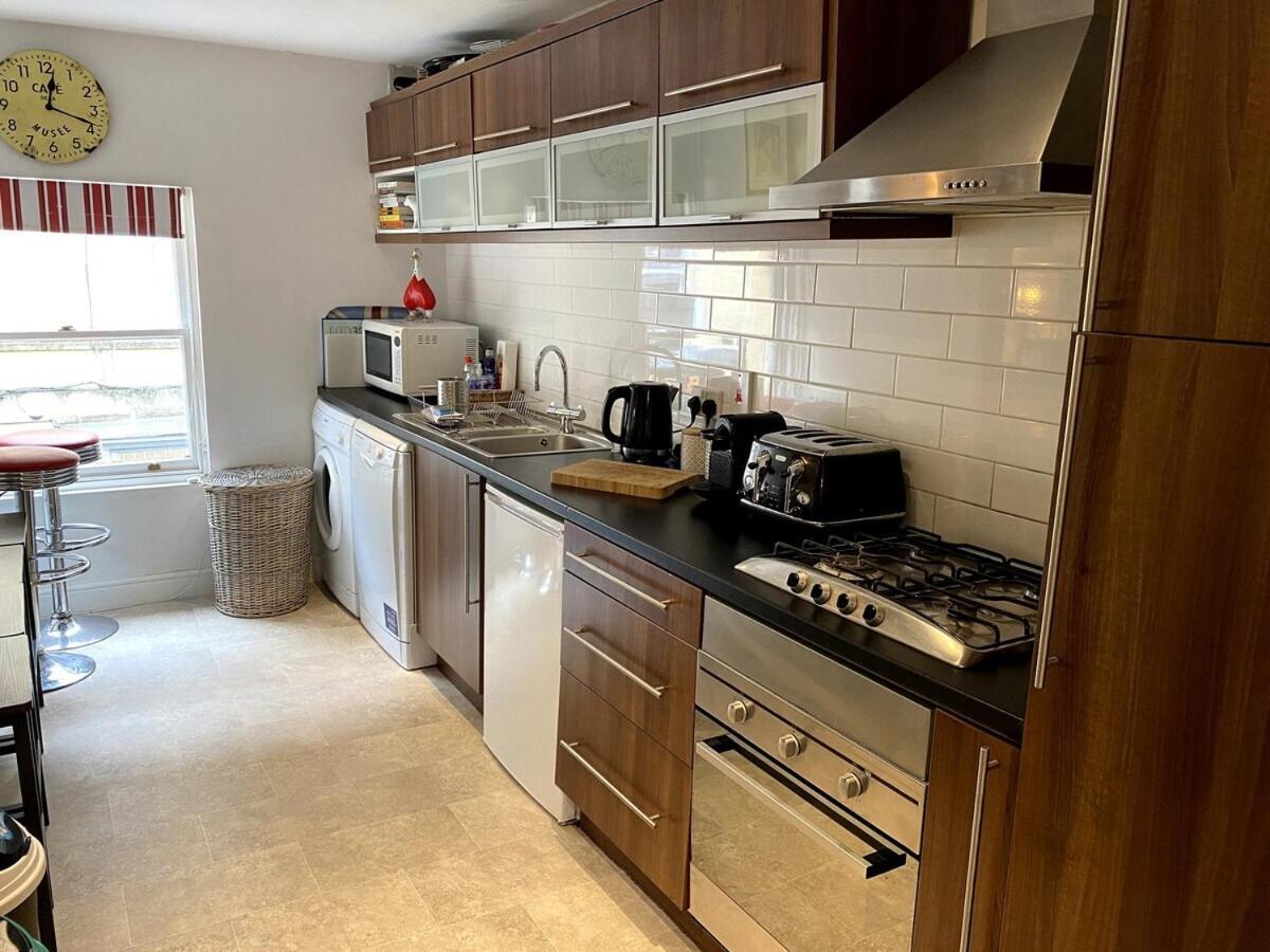 Spacious City Centre Apartment Bath Ngoại thất bức ảnh