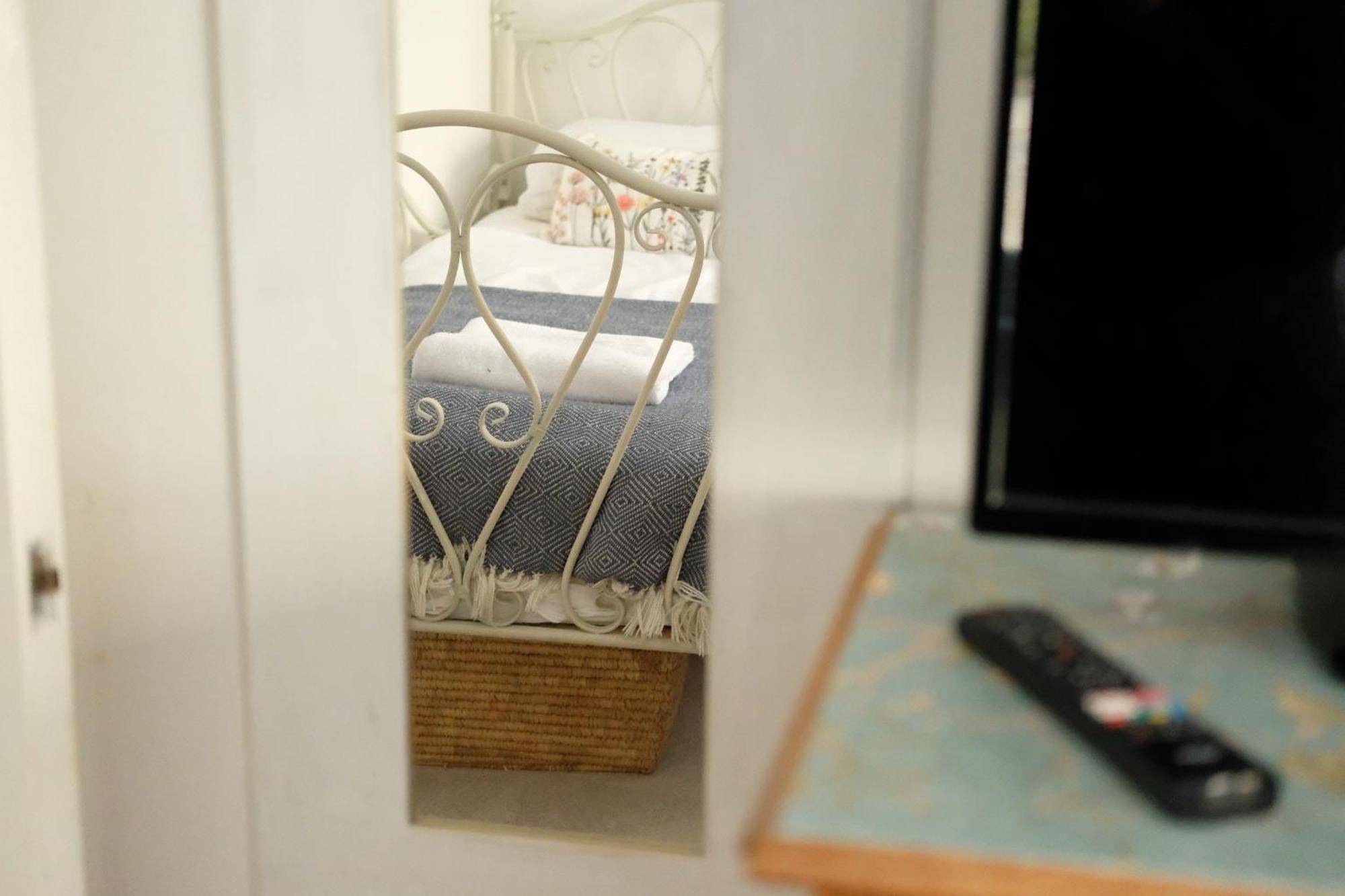 Spacious City Centre Apartment Bath Ngoại thất bức ảnh