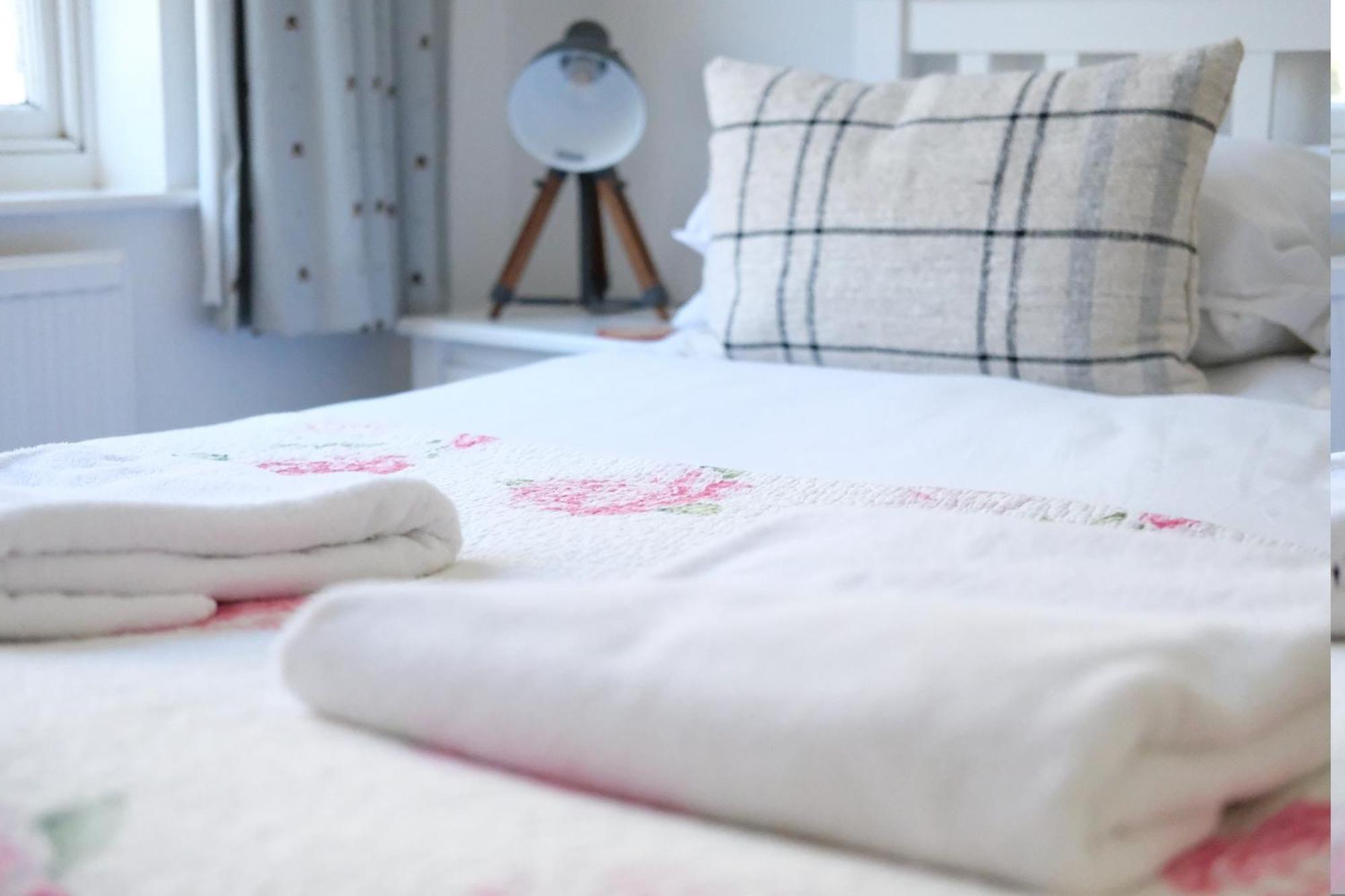 Spacious City Centre Apartment Bath Ngoại thất bức ảnh