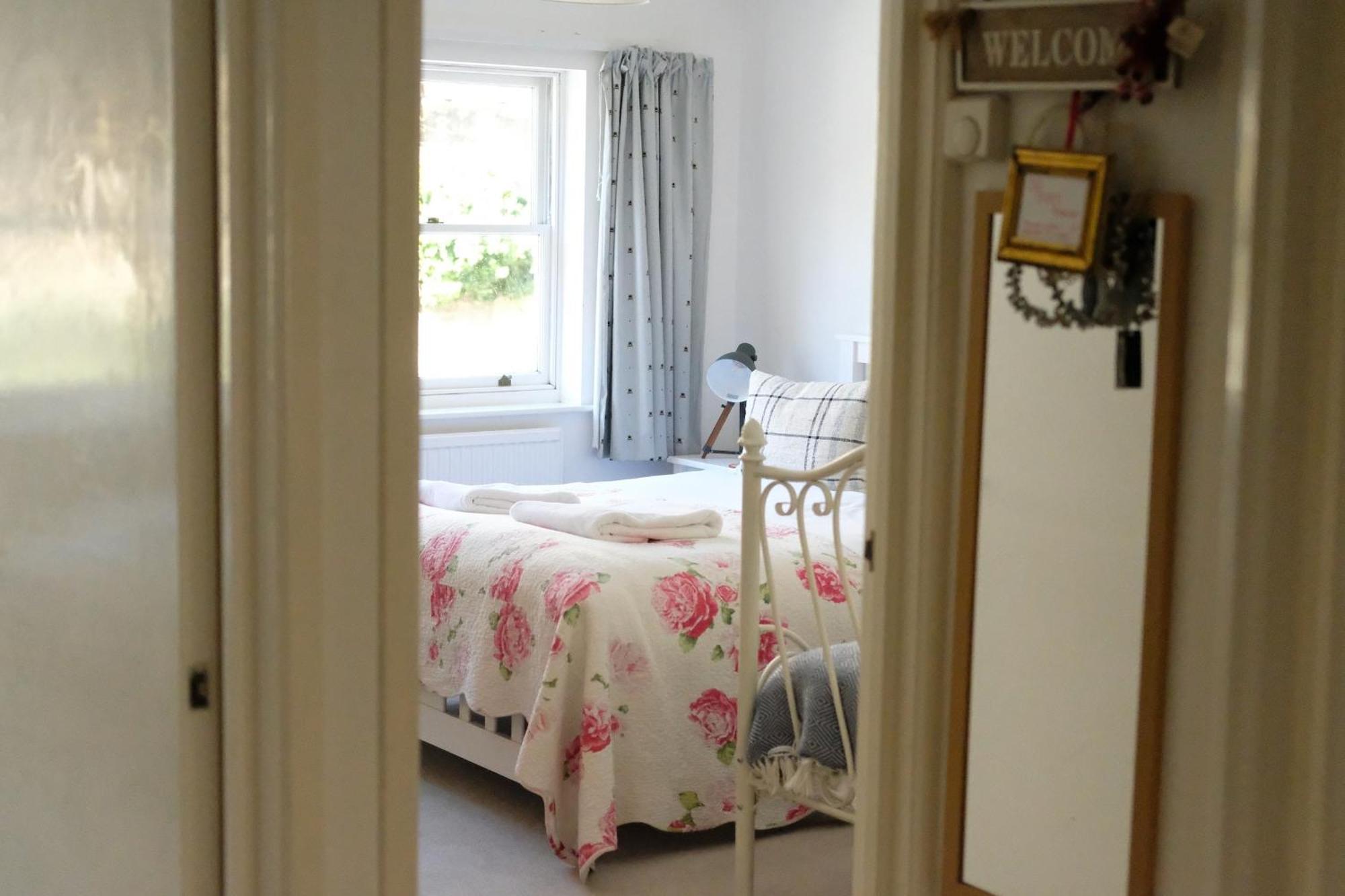 Spacious City Centre Apartment Bath Ngoại thất bức ảnh