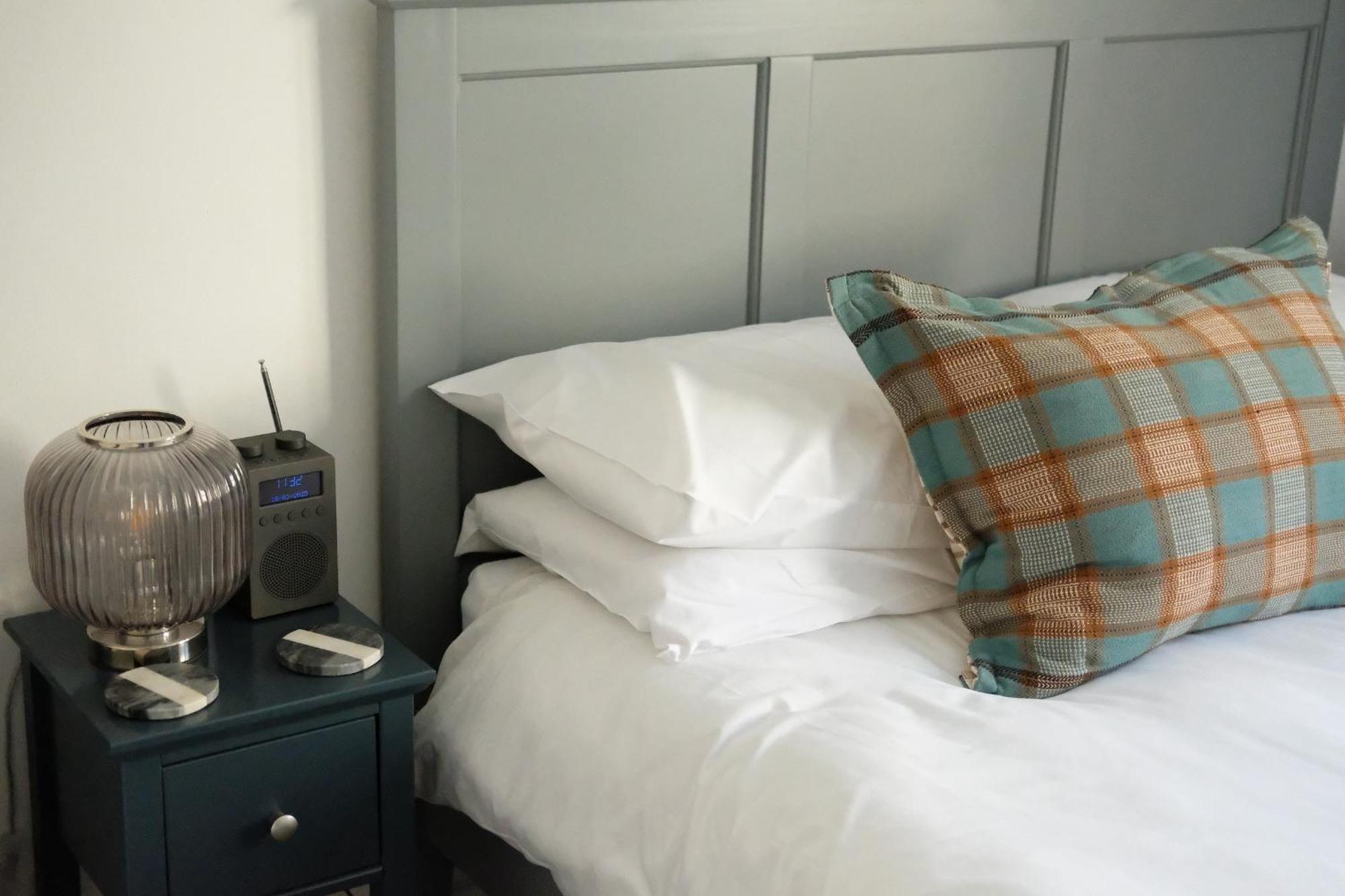 Spacious City Centre Apartment Bath Ngoại thất bức ảnh